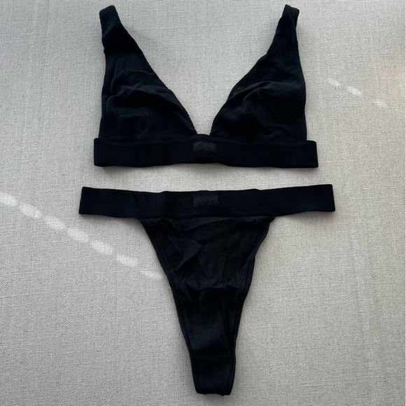 SKIMS Black Cotton Rib Plunge Bra & Thong Set - Picture 13 of 15